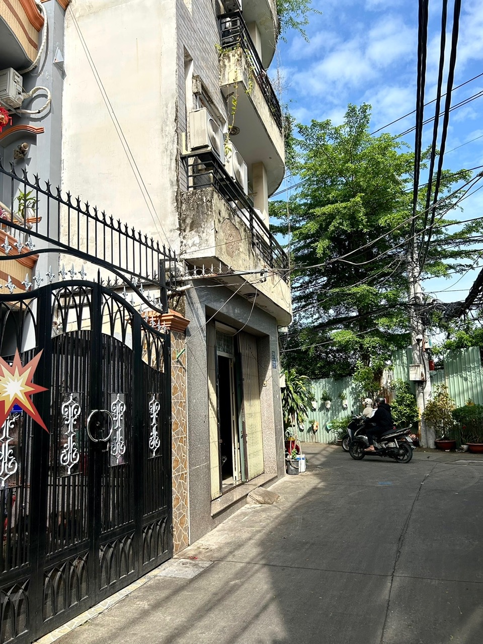CHÍNH CHỦ CẦN BÁN CĂN MĂT TIỀN XE HƠI ĐẬU NGAY CỬA- TRỤC ĐƯỜNG ĐI ALIJ THUẬN TIỆN- THÔNG TÔN ĐẢN, - Ảnh 1
